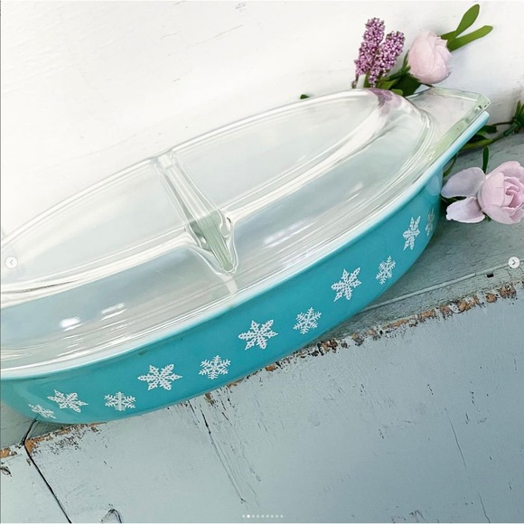 Vintage Pyrex Turquoise Snowflake 1.5 QT Divided Dish 11 Lid 945C 35 - Picture 2 of 9